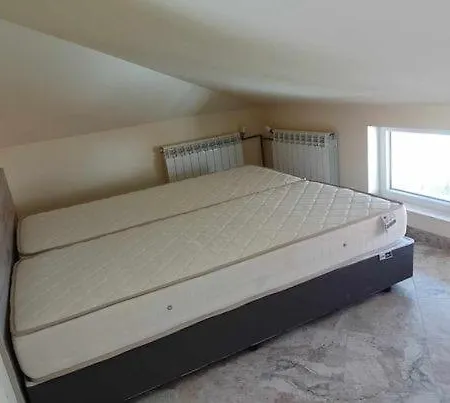 Apartmán цвят бяло