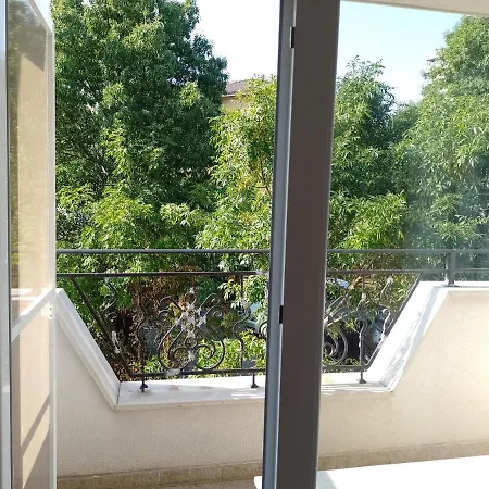 цвят бяло Sofia