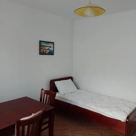 цвят бяло Apartament *