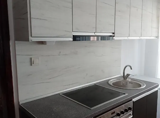 Апартаменты цвят бяло