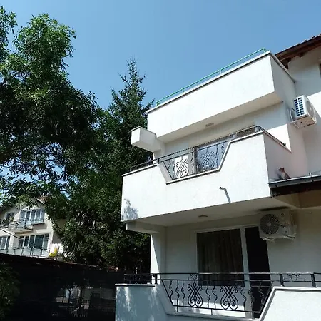 Apartamento цвят бяло Sófia
